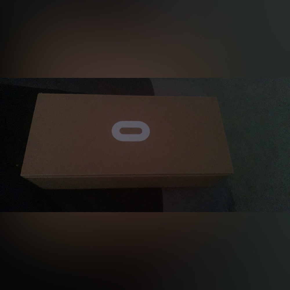 Oculus Quest 2 - 256g barely used and in good condition (willing to bargain